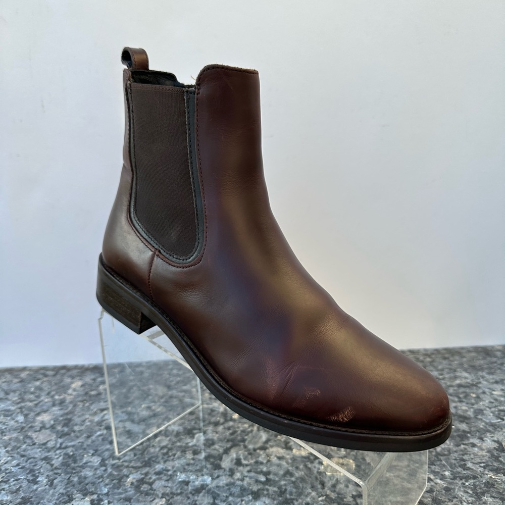 Thursday Everyday handmade Genuine Leather Chelsea boots Women’s size US 9.5